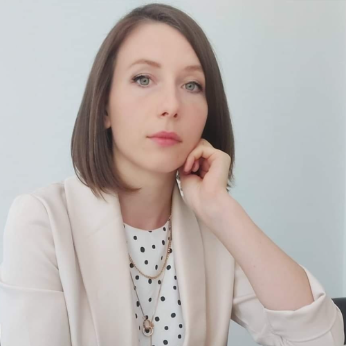 Спікер:   - Засновниця Київського ліцею Вега, Вчитель 1 категорії, старший вчитель, авторка ВГ Основа, освітній блогер (консультант/учитель) 