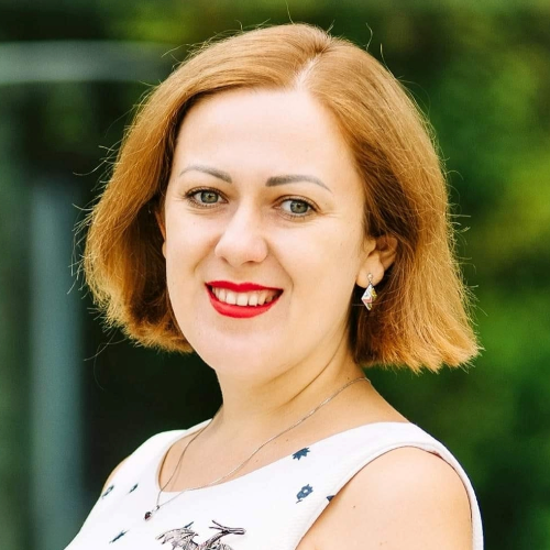 Спікер:   - Вчителька англійської мови
Школа №54’ м. Дніпро
Global Teacher Prize Ukraine 2019 та 2021 ТОП -50
Microsoft Innovative Educator (консультант/учитель) 