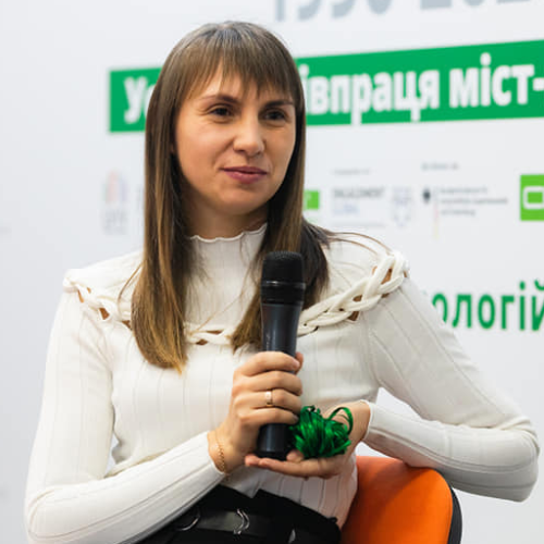 Спікер:   - Вчителька фізики, заступник директора ліцею імені Івана Пулюя ЛМР, освітній експерт в галузі енергоефективності (консультант/учитель) 