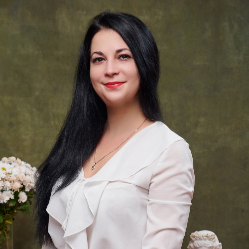 Спікер:   - майстриня слова, учителька української мови та літератури, заступниця директорки, авторка подкастів, тренерка (консультант/учитель) 