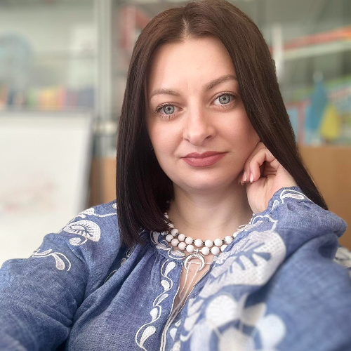 Спікер:   - Учителька німецької мови ЛМВ  ім. В.Стуса ЛМР, переможниця конкурсу ’Успішний педагог’. (консультант/учитель) 