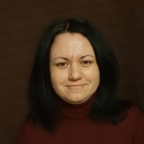 Спікер:   - Учитель української мови та літератури Київського ліцею «Вега». Має практичний досвід роботи з підлітками різного рівня читацької мотивації та зацікавлена в переосмисленні традиційних підходів до викладання української літератури. У професійній діяльності зосереджується на розвитку читацької компетентності, критичного мислення й діалогічної взаємодії на уроці. Активно впроваджує методи, спрямовані на формування зацікавлення учнів художнім текстом без спрощення його змісту та порушення вимог чинних освітніх програм. (консультант/учитель) 