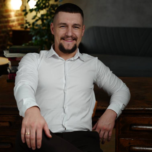 Спікер:   - Вчитель історії та громадянської освіти, практик інтерактивного навчання та організації групової роботи учнів. (консультант/учитель) 